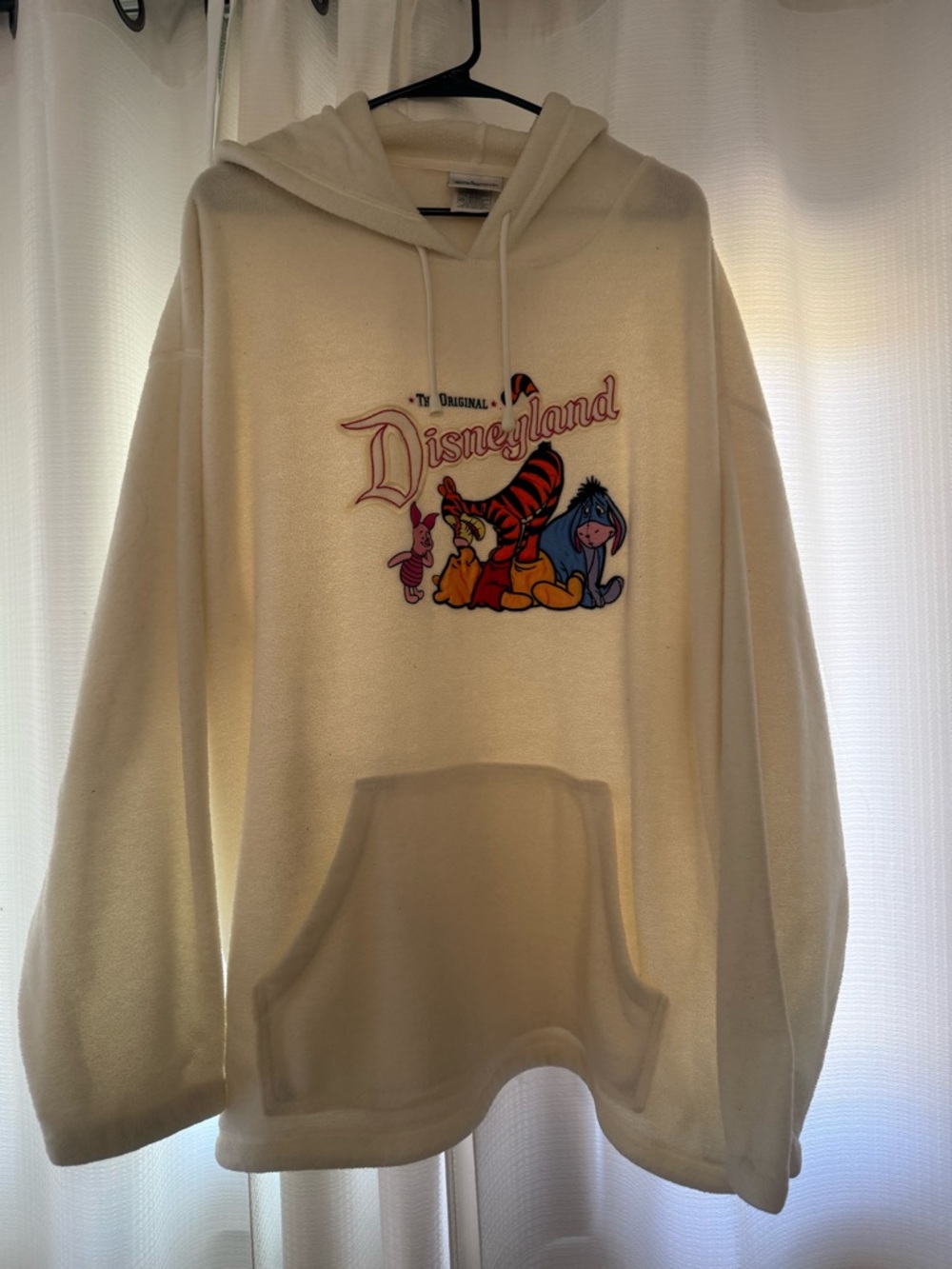 Disney Cream Pooh & Friends pullover Hoodie vintage Disneyland resort Winnie 2x